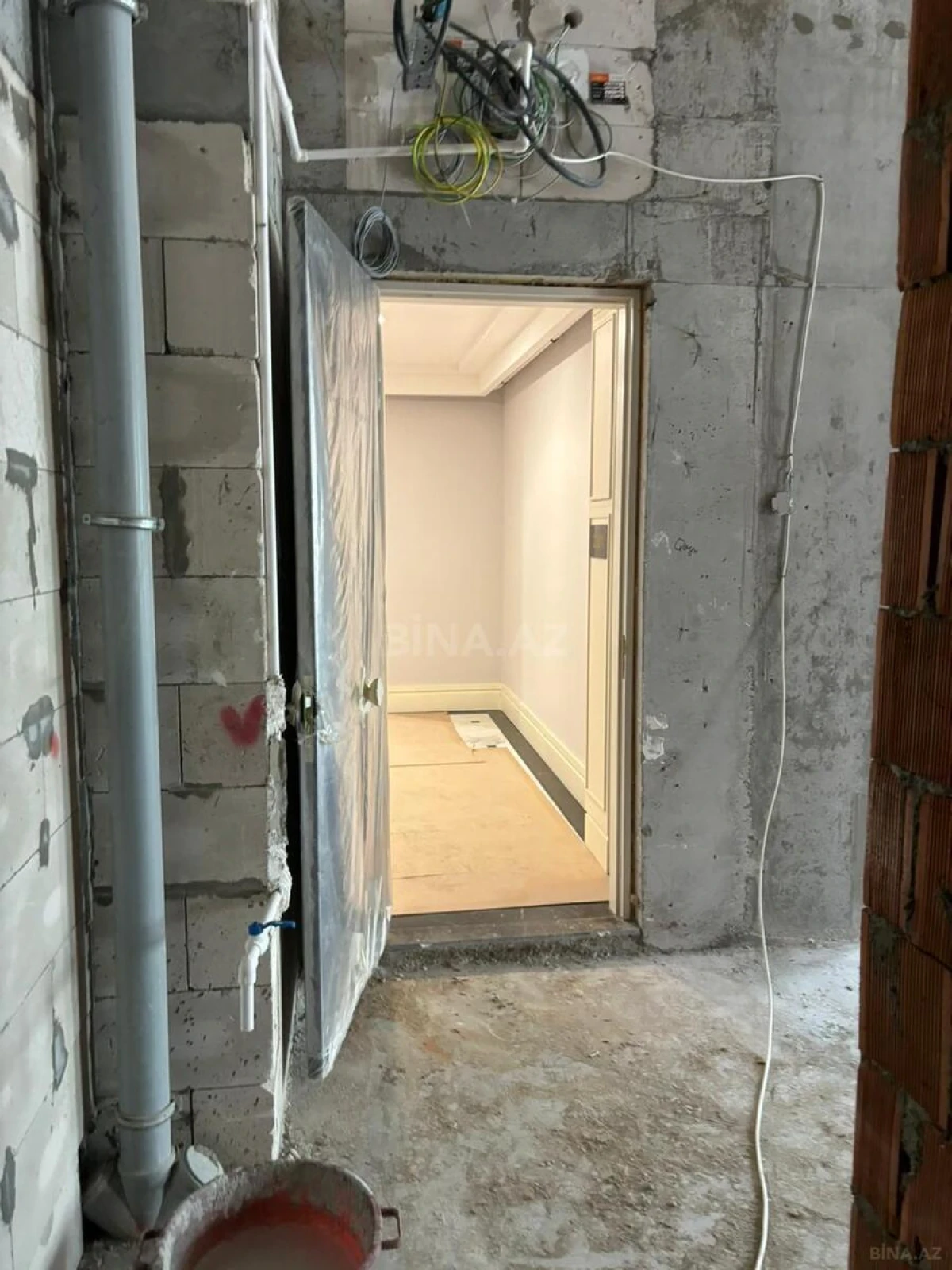 Satılır 2 otaqlı mənzil 65.7 m²