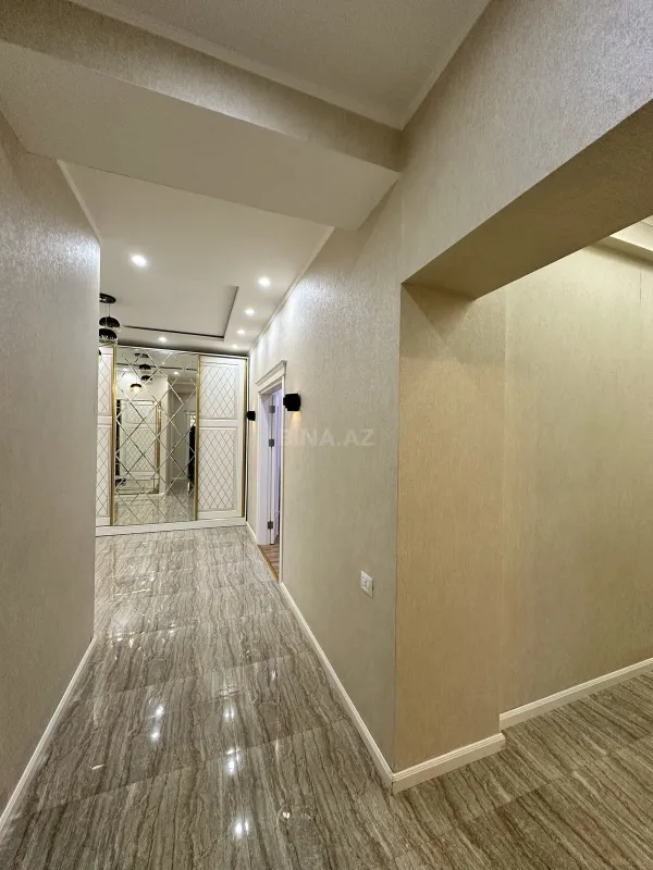 Satılır 3 otaqlı mənzil 130 m²