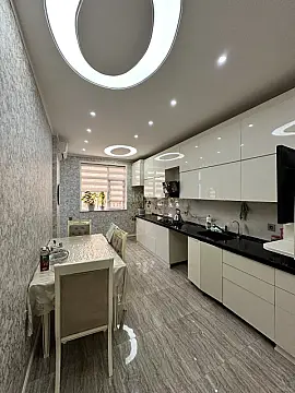 Satılır 3 otaqlı mənzil 130 m²