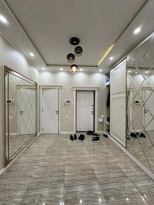 Satılır 3 otaqlı mənzil 130 m²