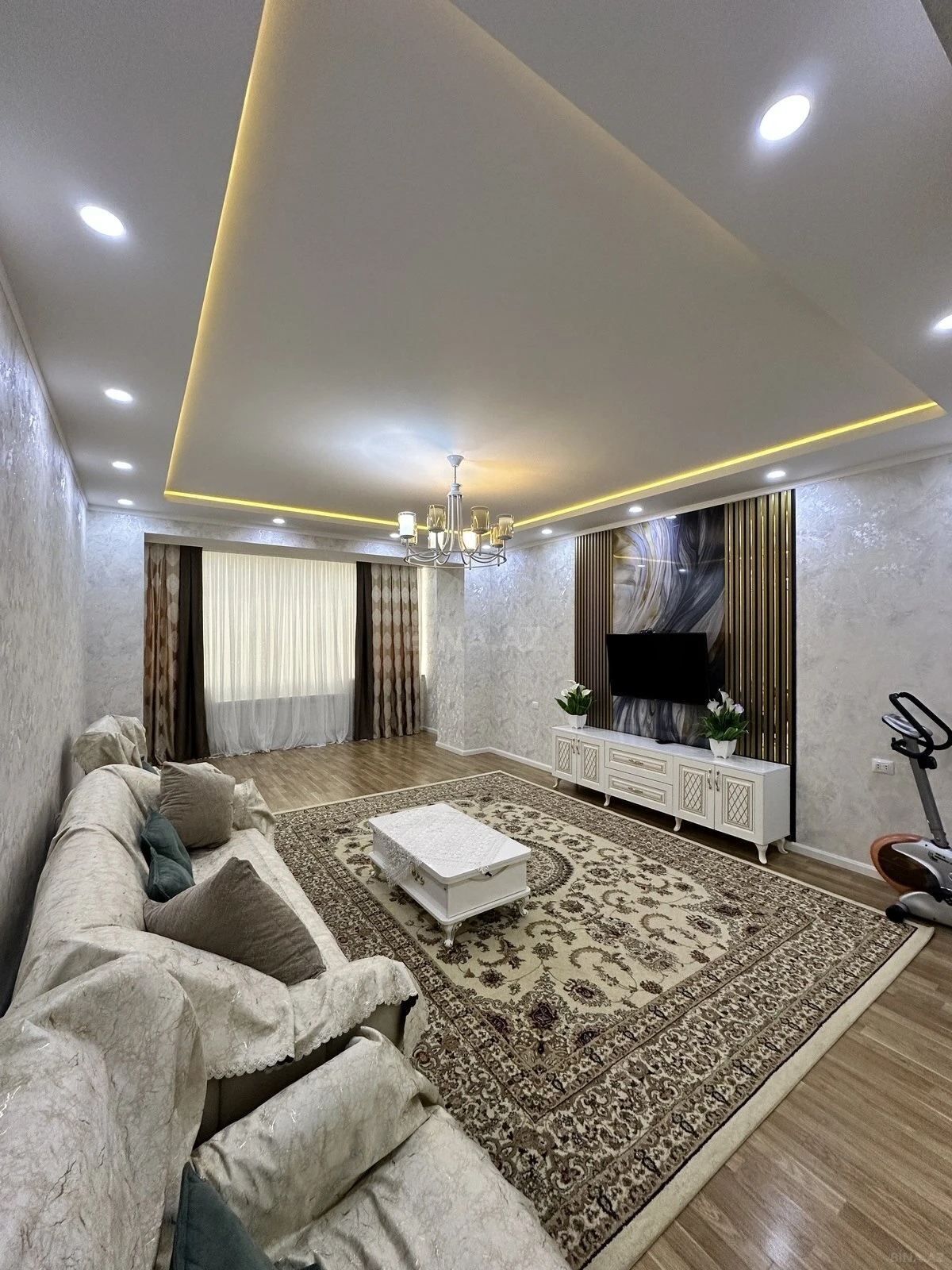 Satılır 3 otaqlı mənzil 130 m²