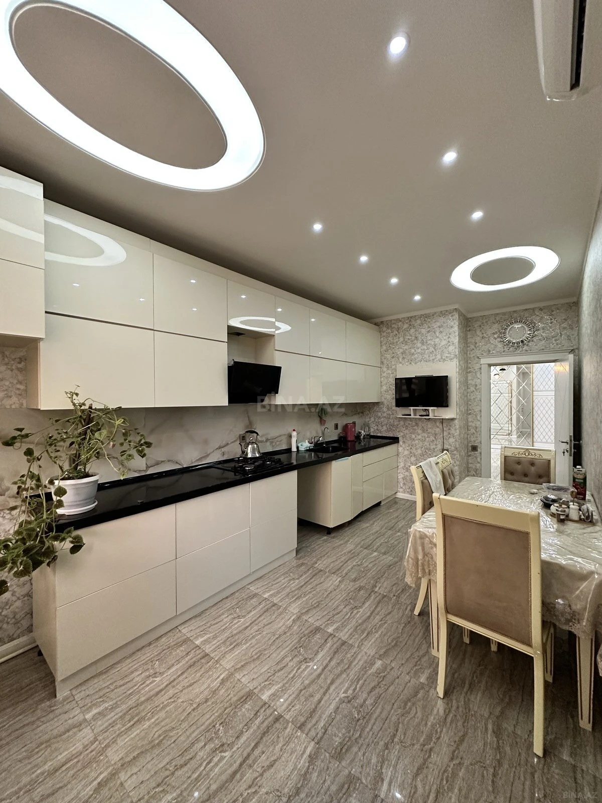 Satılır 3 otaqlı mənzil 130 m²