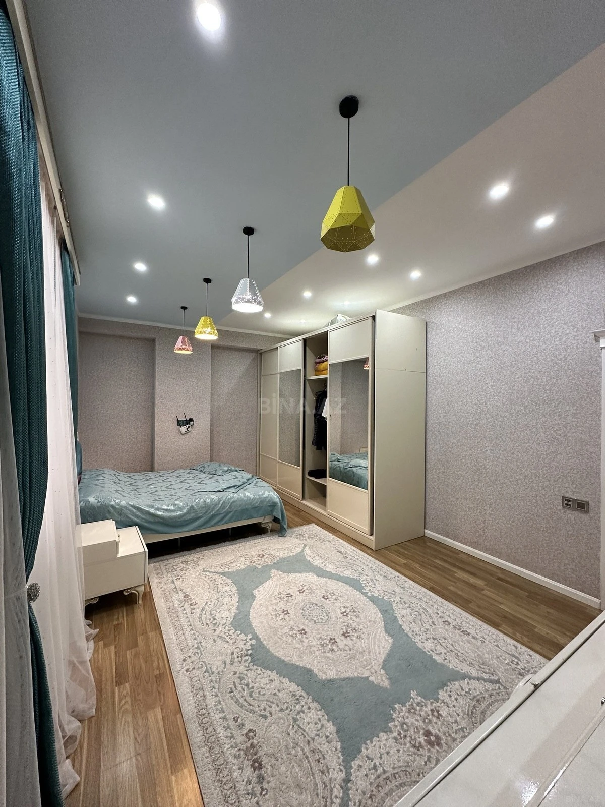 Satılır 3 otaqlı mənzil 130 m²