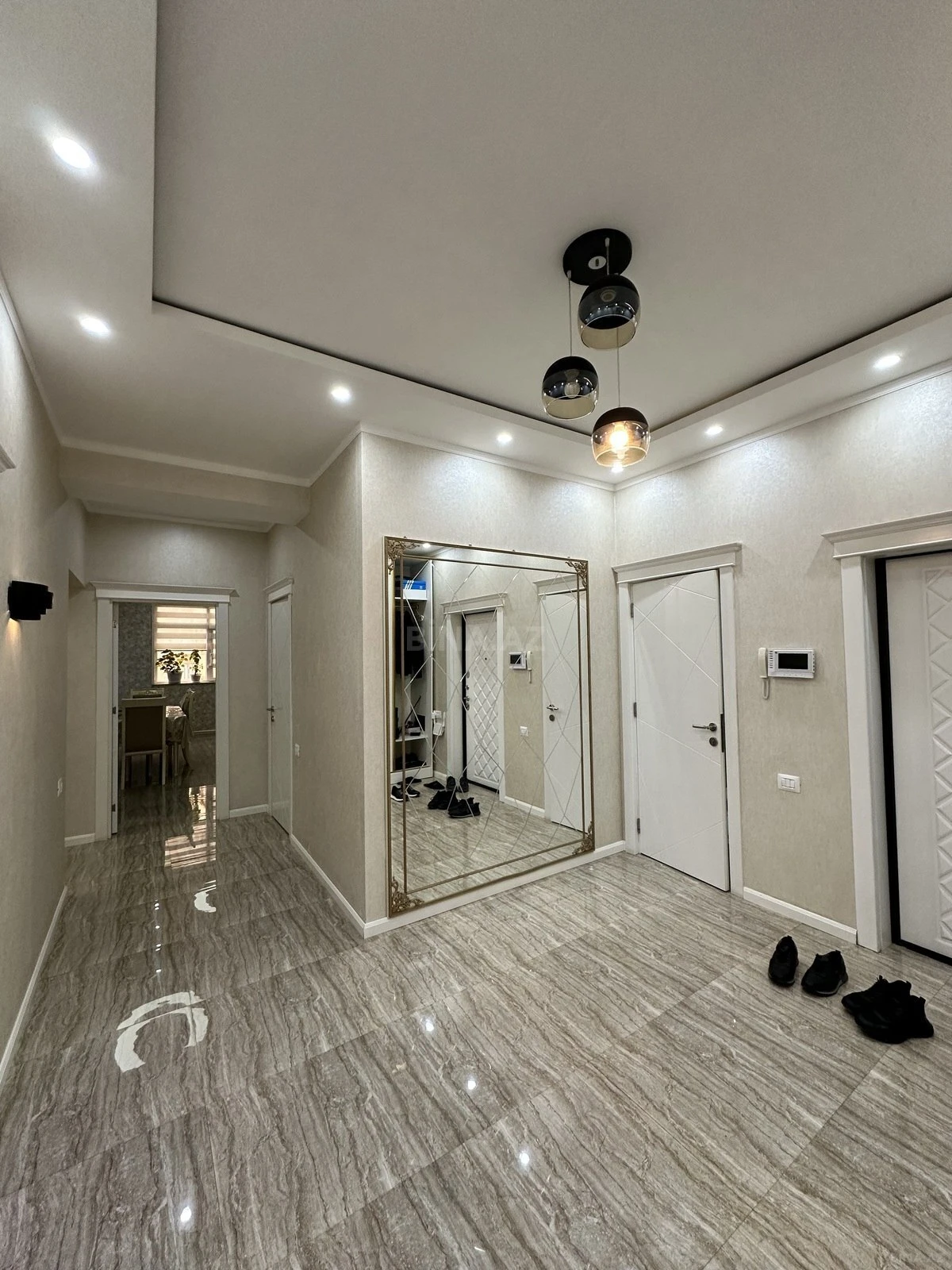 Satılır 3 otaqlı mənzil 130 m²