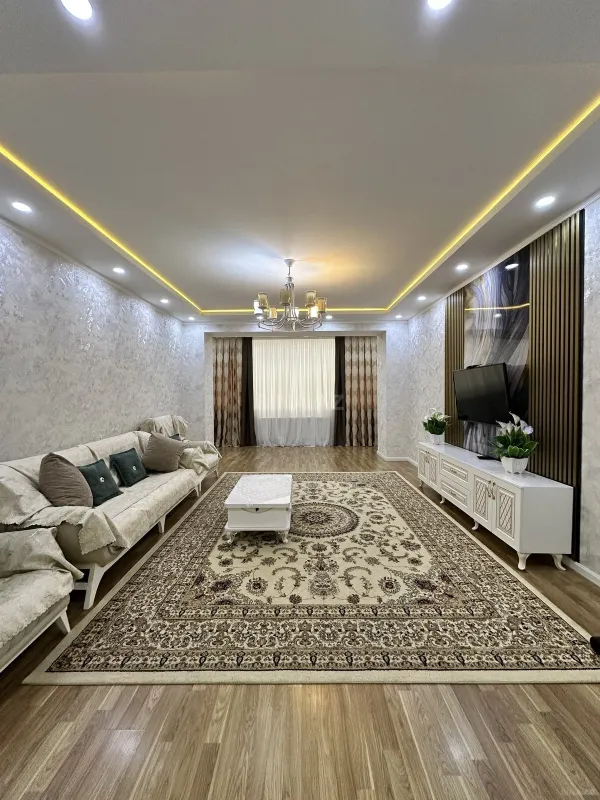 Satılır 3 otaqlı mənzil 130 m²