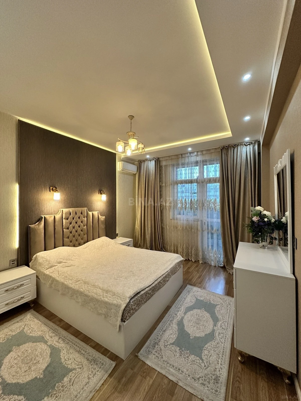 Satılır 3 otaqlı mənzil 130 m²
