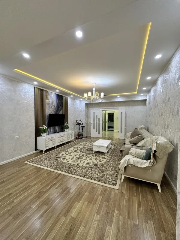 Satılır 3 otaqlı mənzil 130 m²
