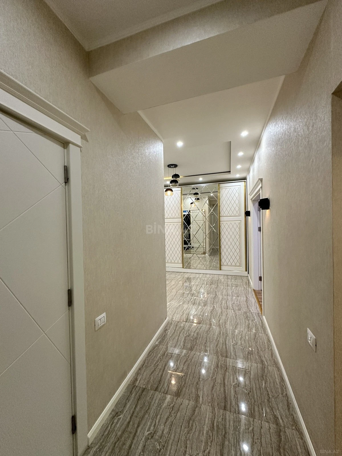 Satılır 3 otaqlı mənzil 130 m²