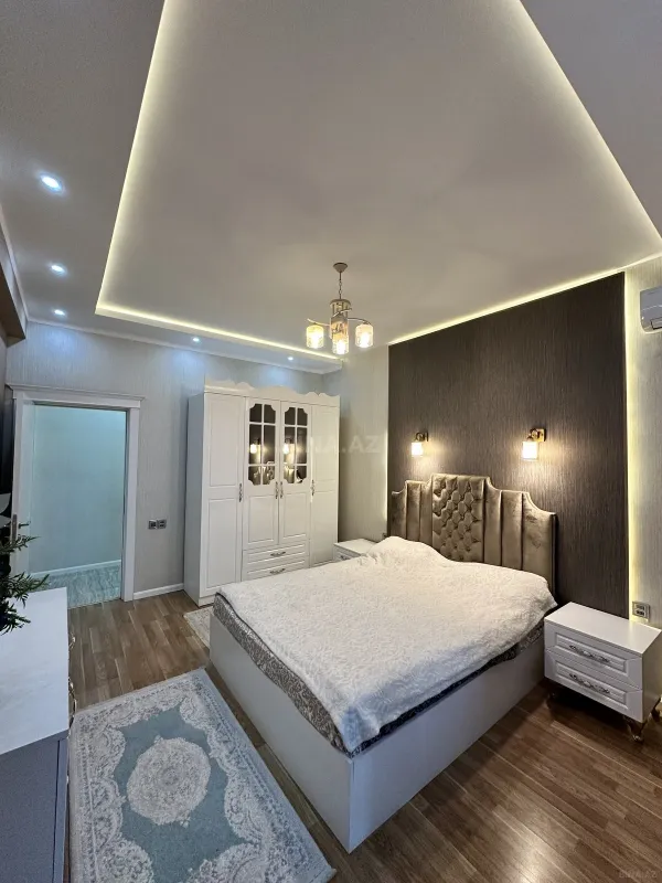 Satılır 3 otaqlı mənzil 130 m²