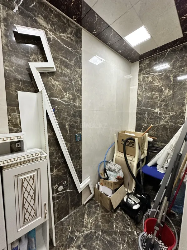 Satılır 3 otaqlı mənzil 130 m²