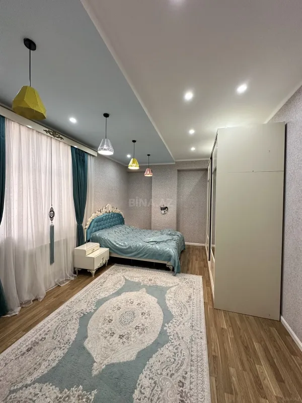 Satılır 3 otaqlı mənzil 130 m²