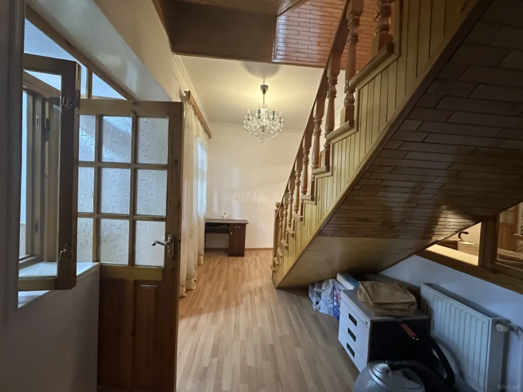 Satılır 6 otaqlı həyət evi 239 m²