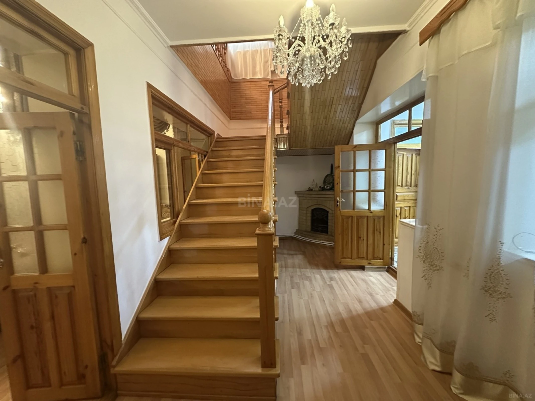 Satılır 6 otaqlı həyət evi 239 m²