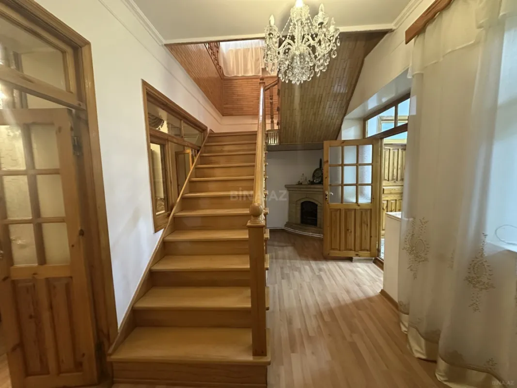 Satılır 6 otaqlı həyət evi 239 m²