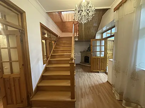Satılır 6 otaqlı həyət evi 239 m²