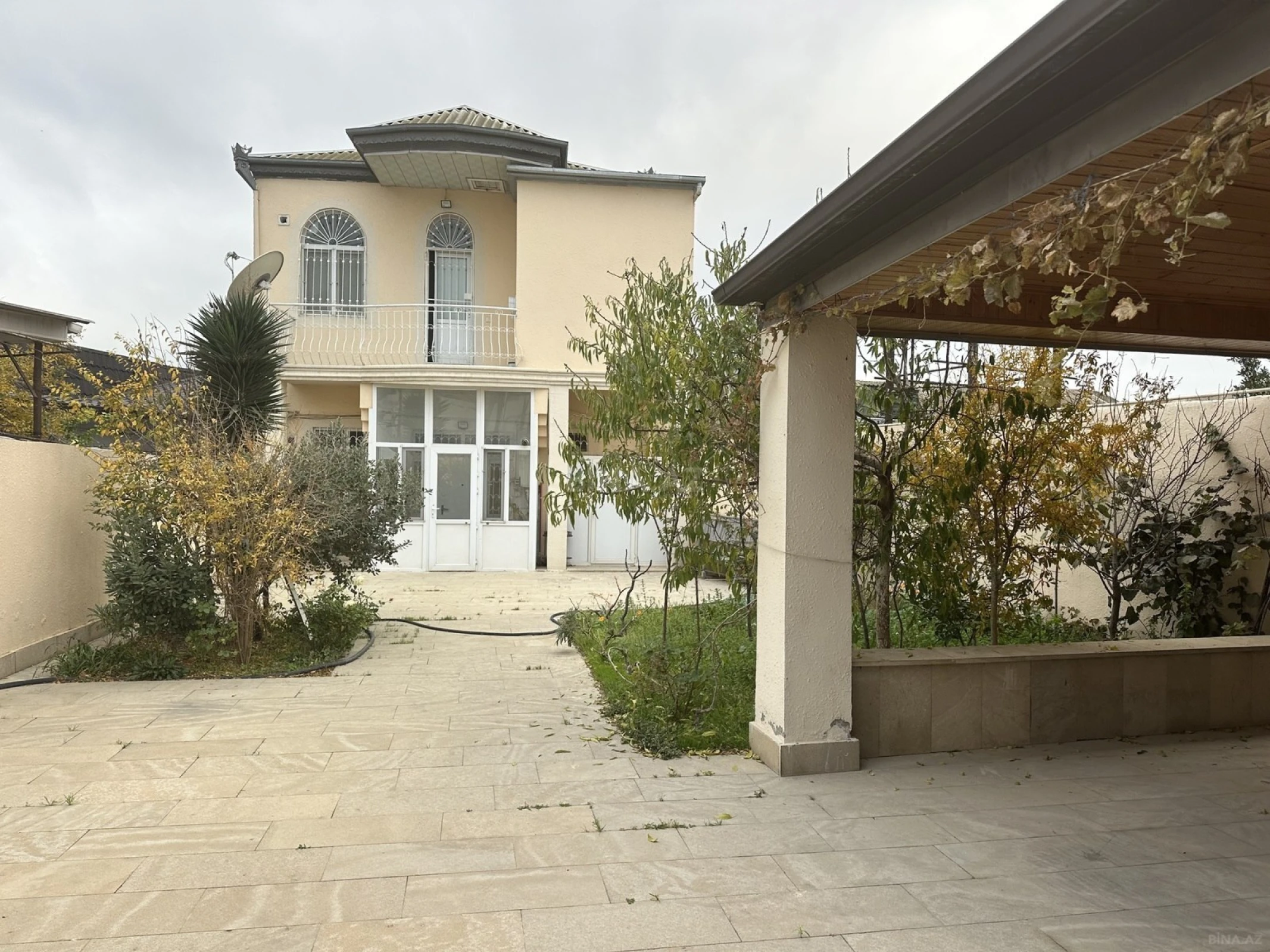 Satılır 6 otaqlı həyət evi 239 m²