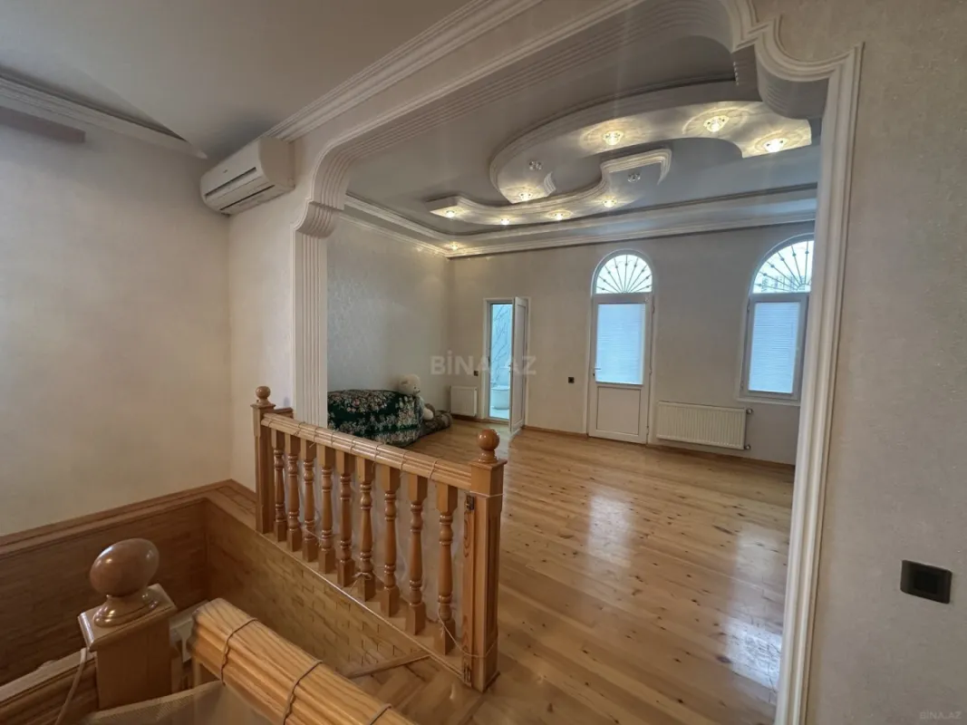 Satılır 6 otaqlı həyət evi 239 m²
