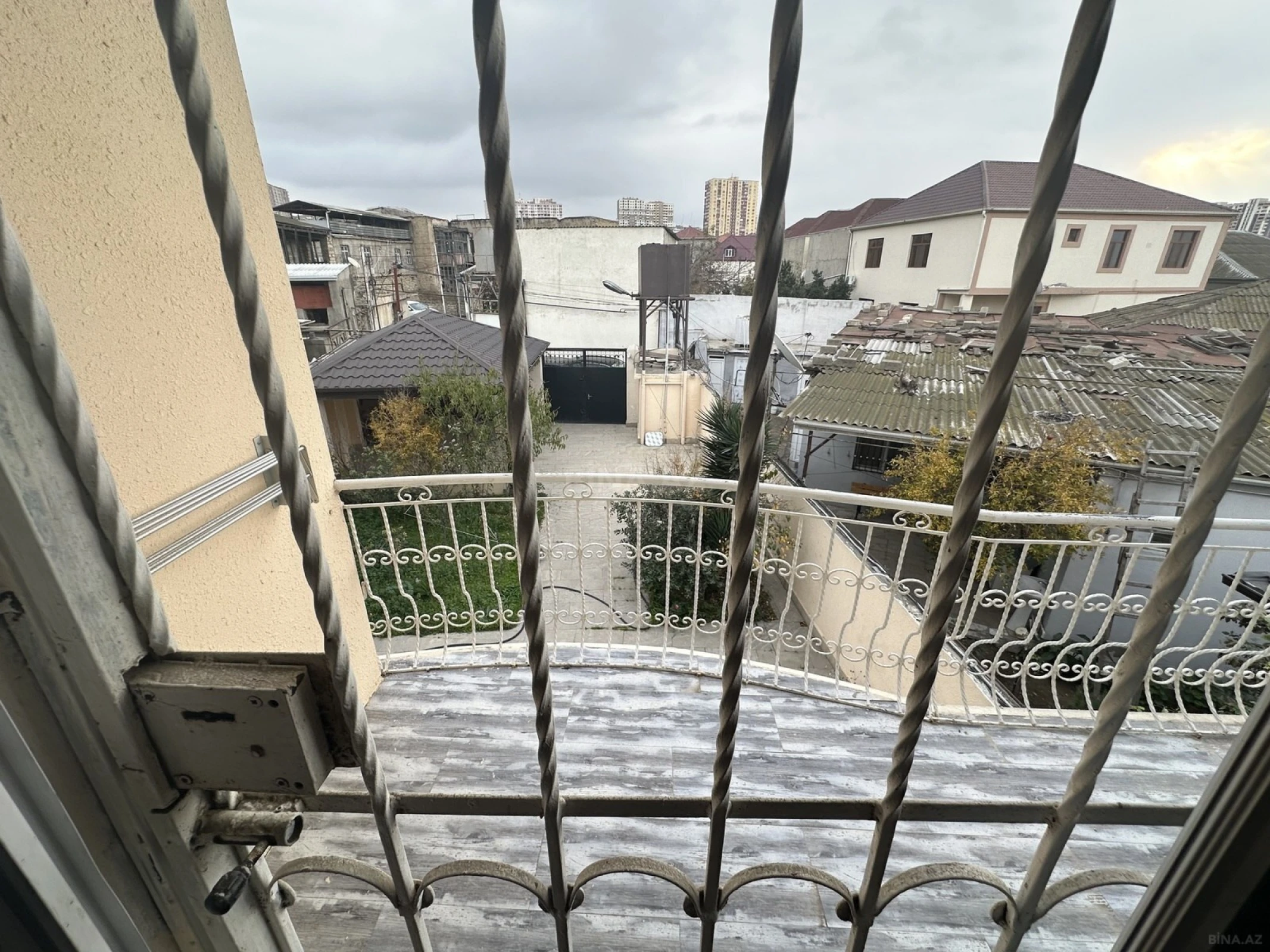 Satılır 6 otaqlı həyət evi 239 m²