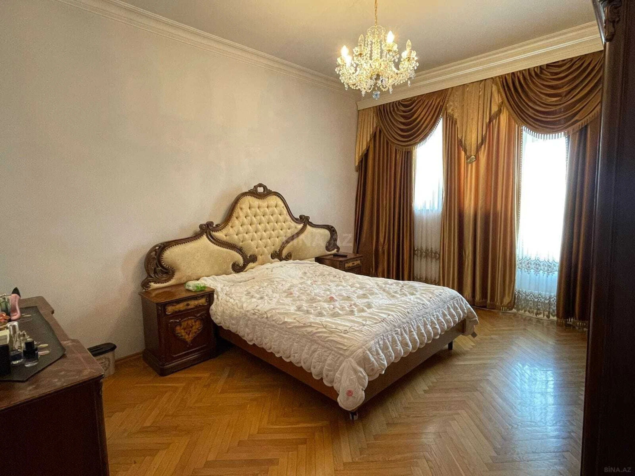 Satılır 4 otaqlı mənzil 160 m²