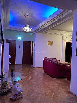 Satılır 4 otaqlı mənzil 160 m²