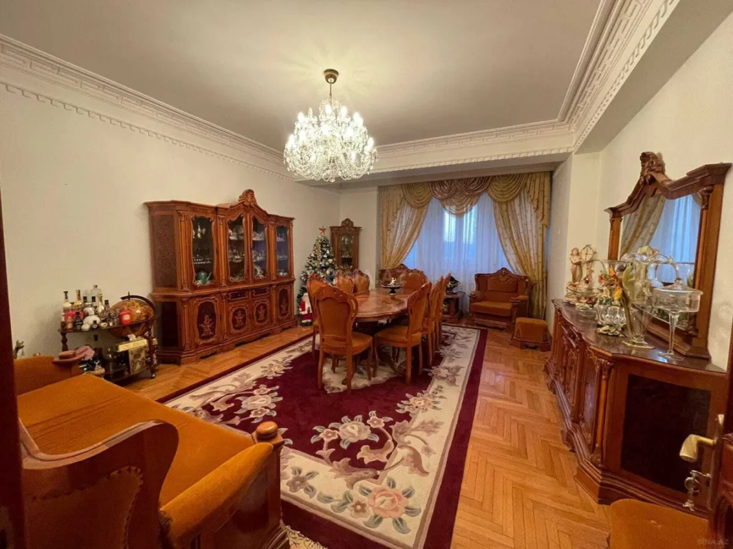 Satılır 4 otaqlı mənzil 160 m²