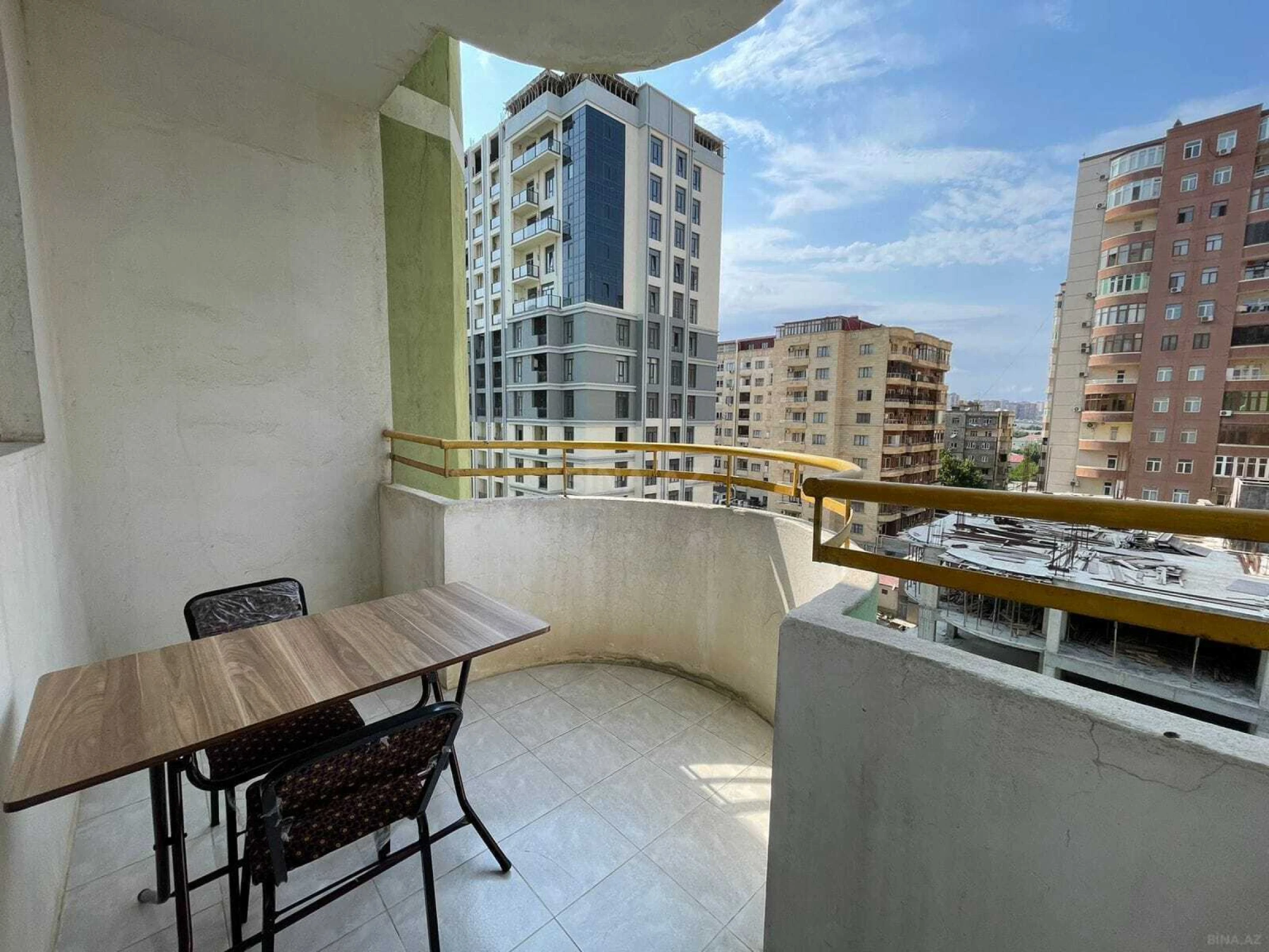 Satılır 4 otaqlı mənzil 160 m²