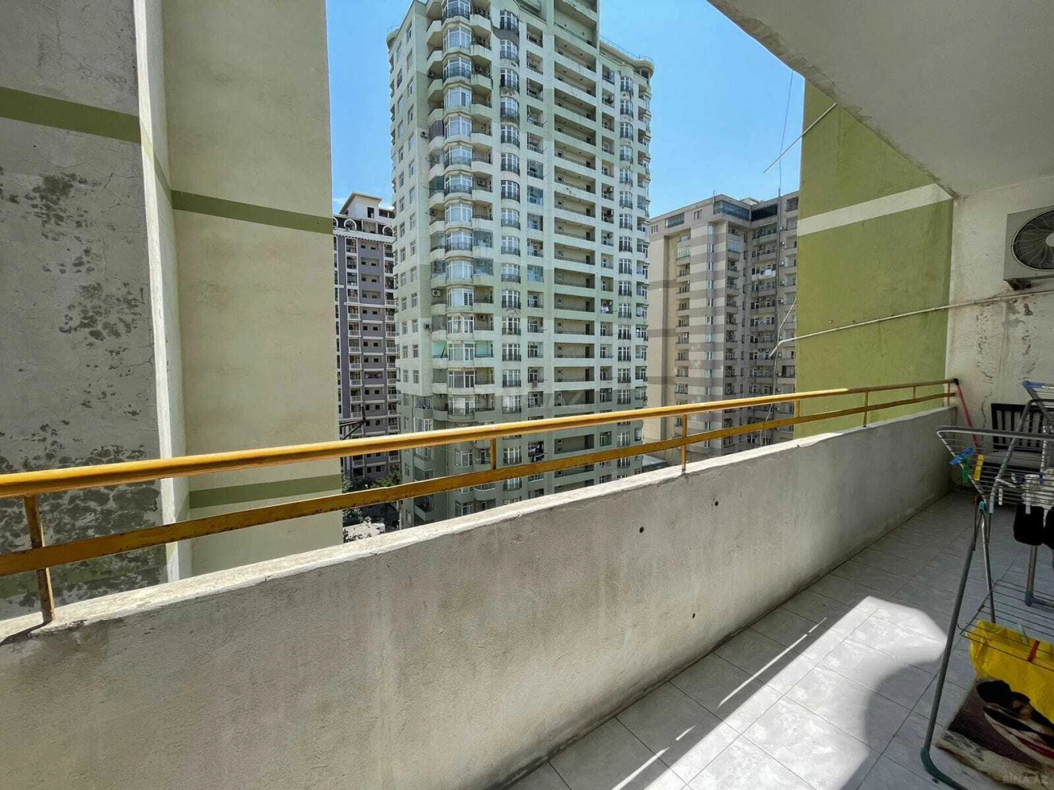 Satılır 4 otaqlı mənzil 160 m²