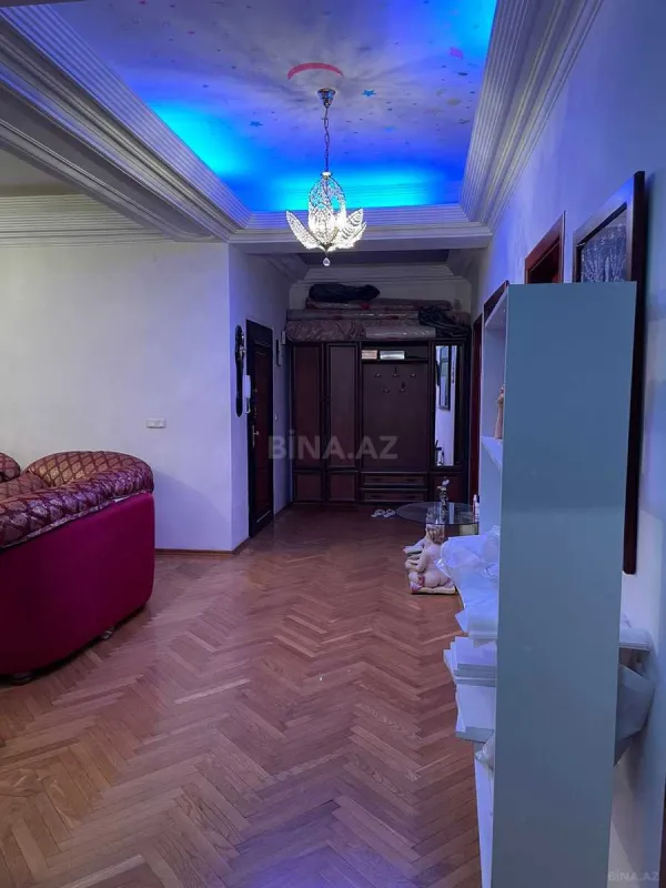 Satılır 4 otaqlı mənzil 160 m²