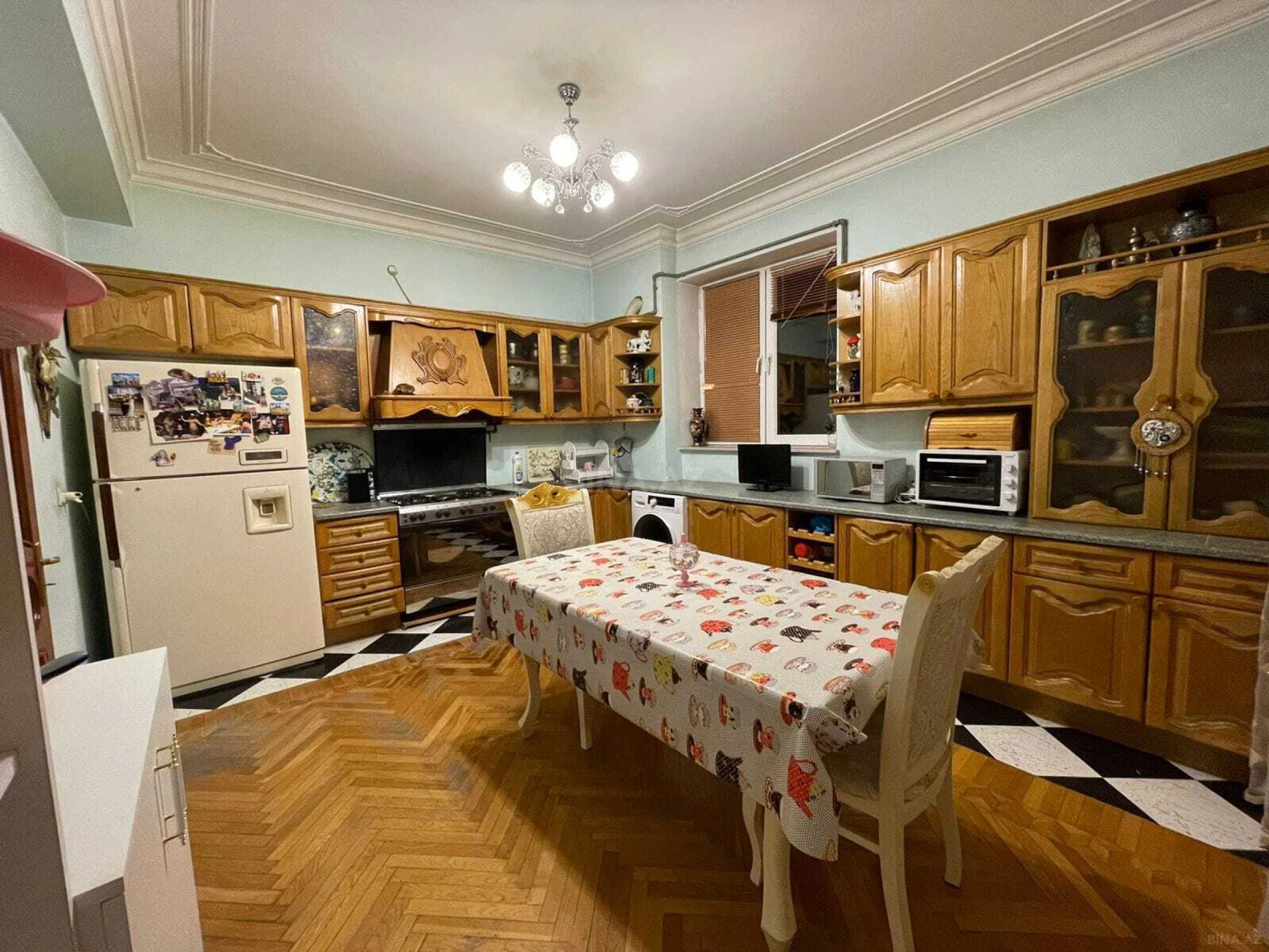 Satılır 4 otaqlı mənzil 160 m²