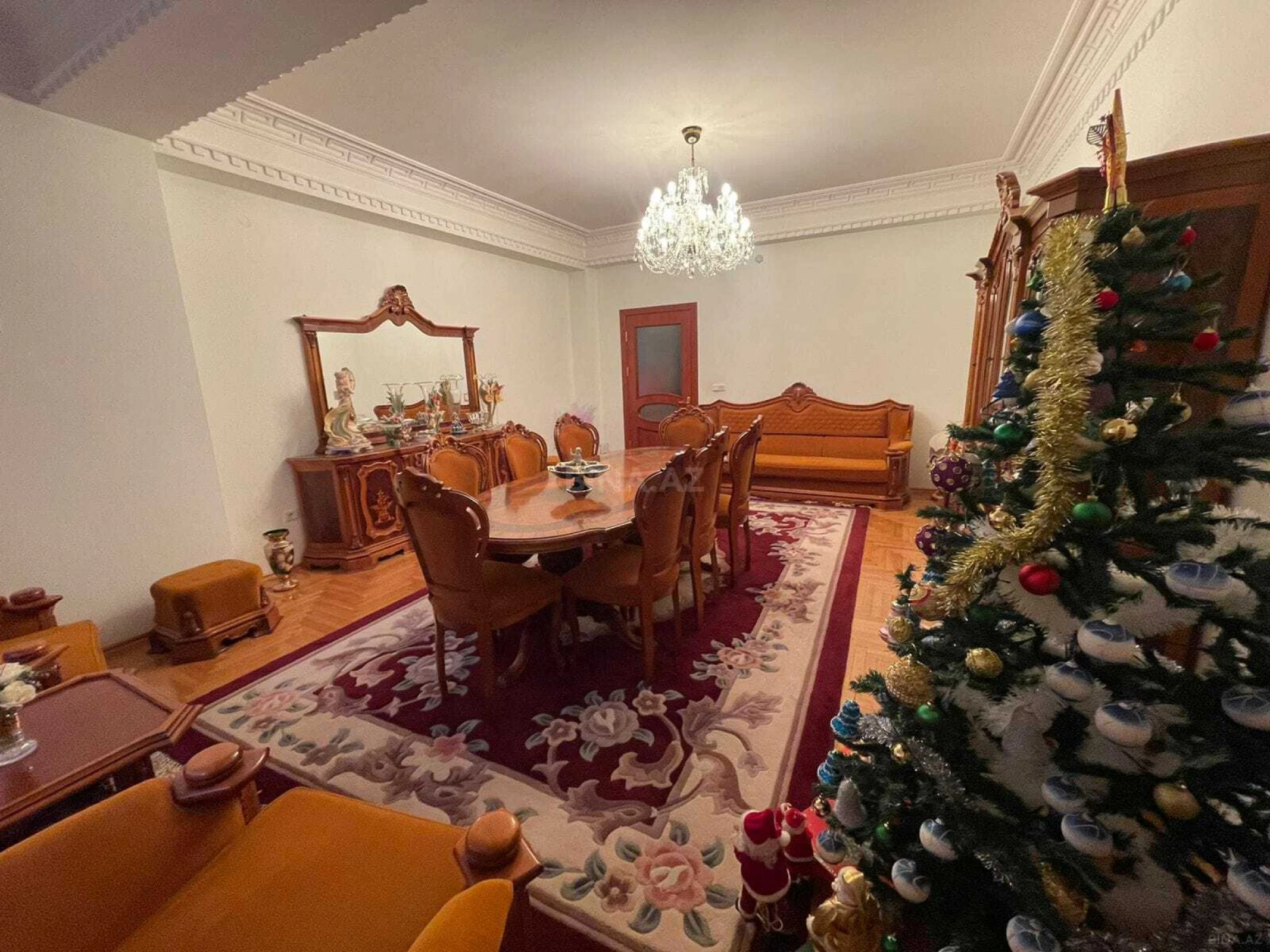 Satılır 4 otaqlı mənzil 160 m²