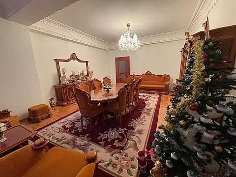 Satılır 4 otaqlı mənzil 160 m²