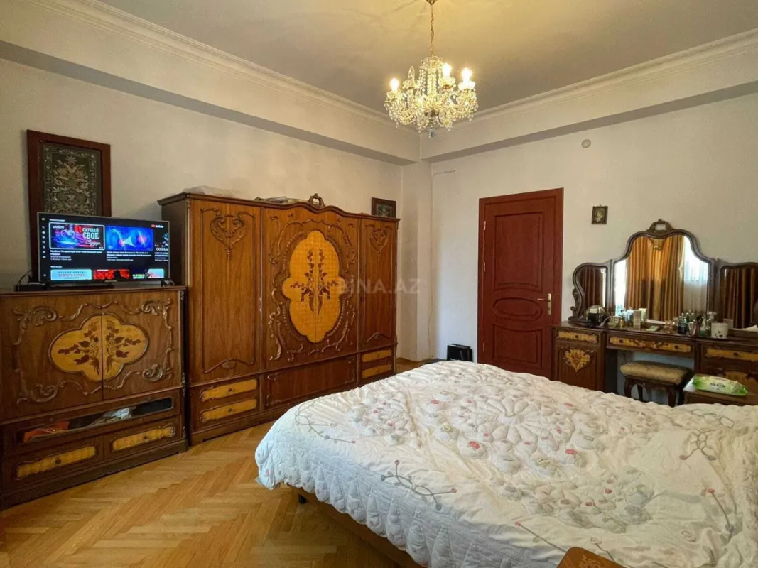 Satılır 4 otaqlı mənzil 160 m²