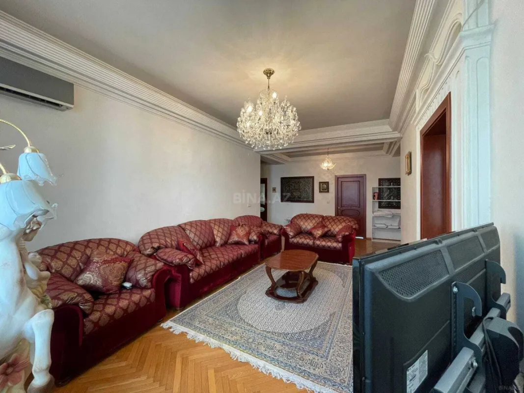 Satılır 4 otaqlı mənzil 160 m²