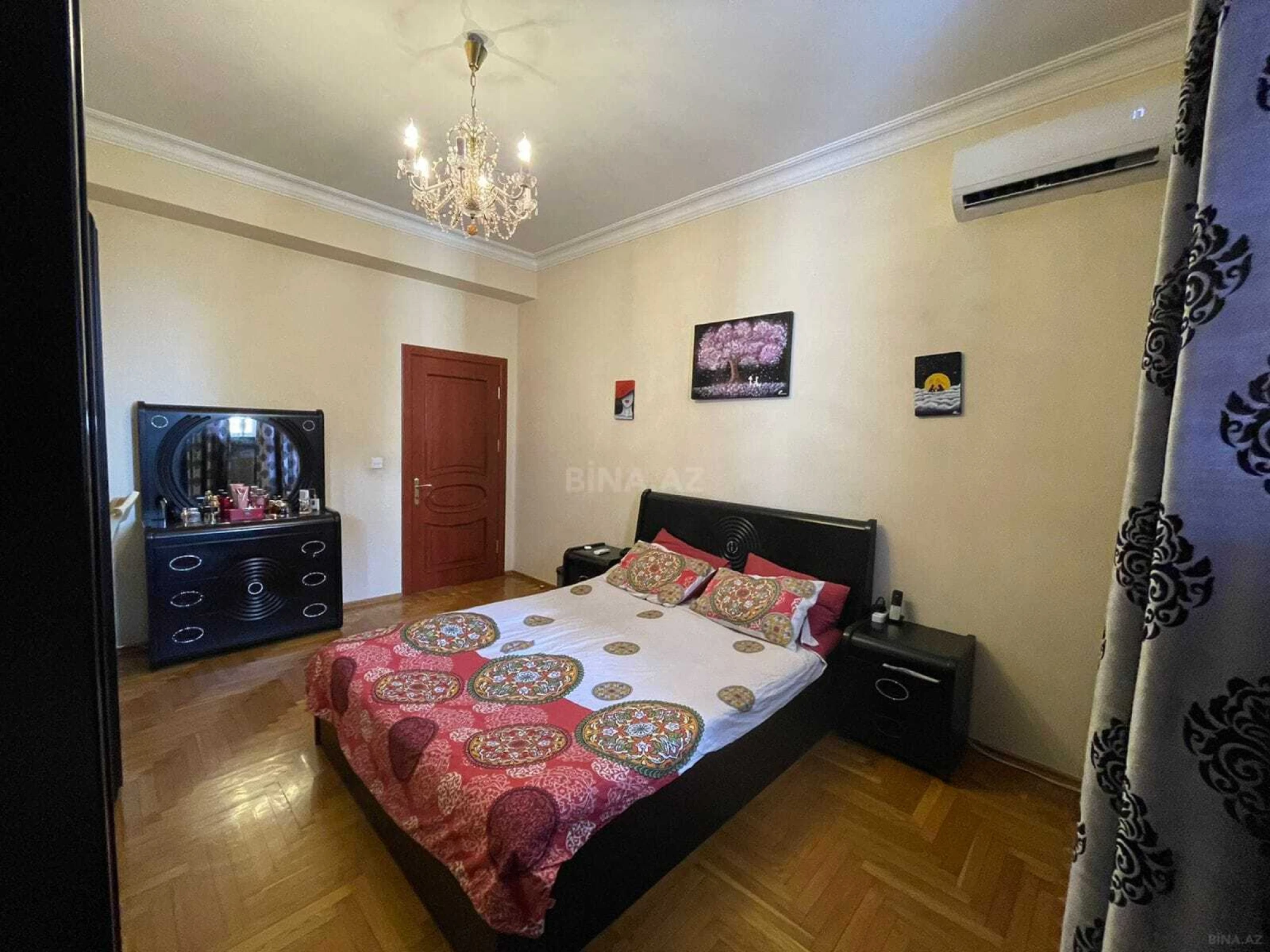 Satılır 4 otaqlı mənzil 160 m²