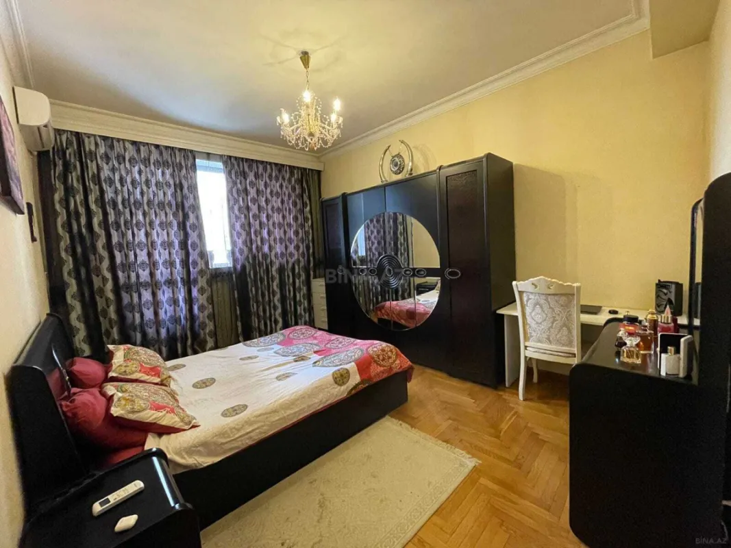 Satılır 4 otaqlı mənzil 160 m²