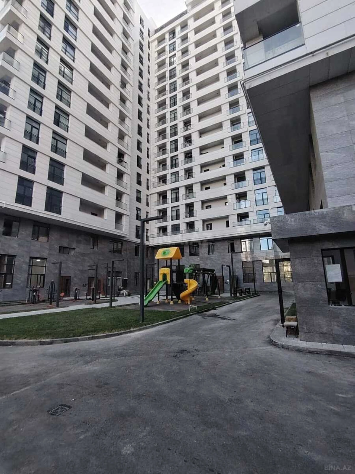 Satılır 2 otaqlı mənzil 72 m²