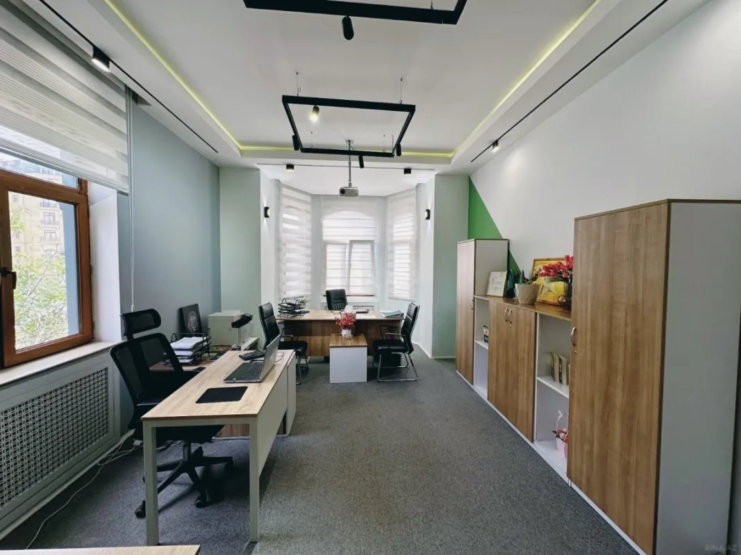 Kirayə verilir 20 otaqlı ofis 1000 m²
