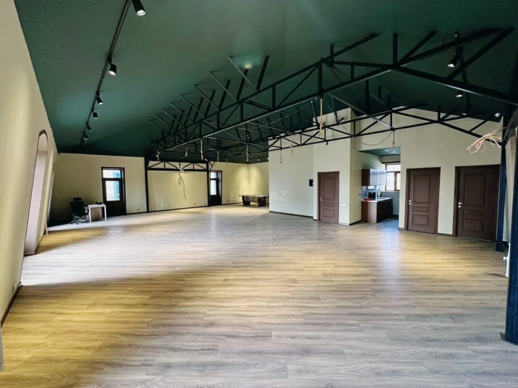 Kirayə verilir 20 otaqlı ofis 1000 m²