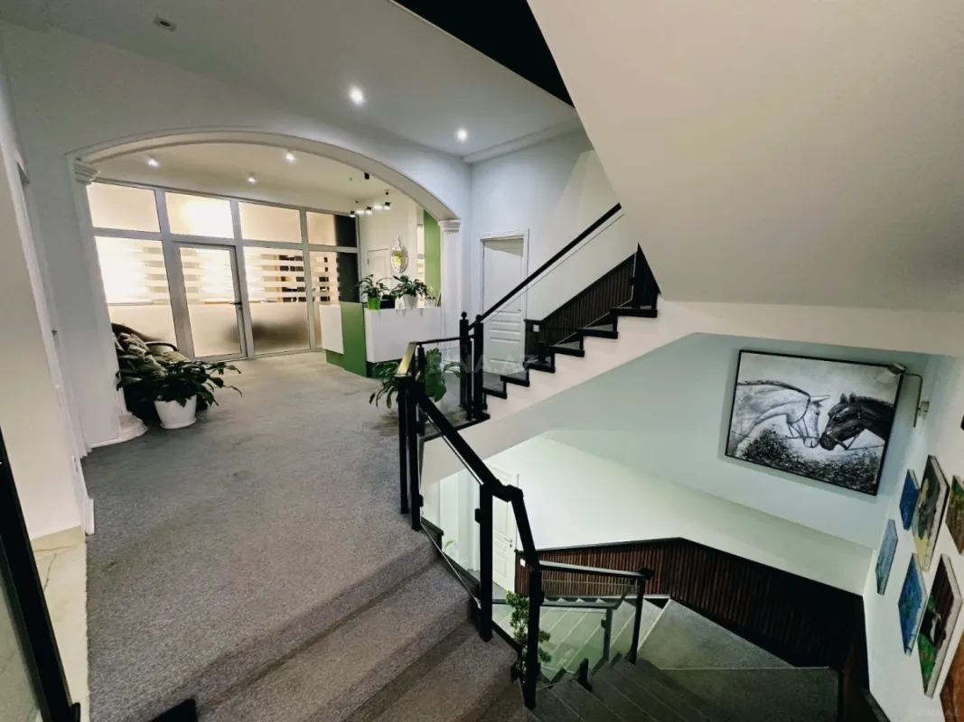 Kirayə verilir 20 otaqlı ofis 1000 m²