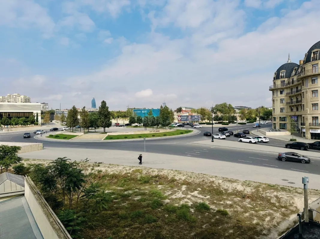 Kirayə verilir 20 otaqlı ofis 1000 m²