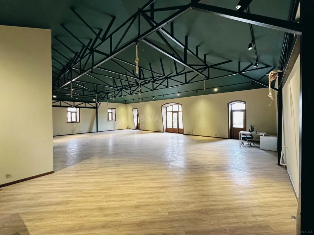 Kirayə verilir 20 otaqlı ofis 1000 m²