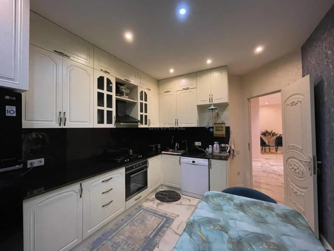 Kirayə verilir 3 otaqlı mənzil 148 m²