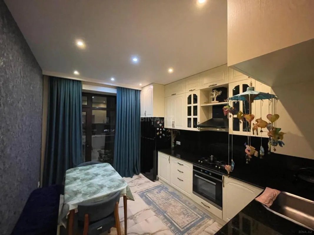 Kirayə verilir 3 otaqlı mənzil 148 m²