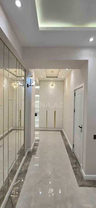 Satılır 4 otaqlı mənzil 155 m²