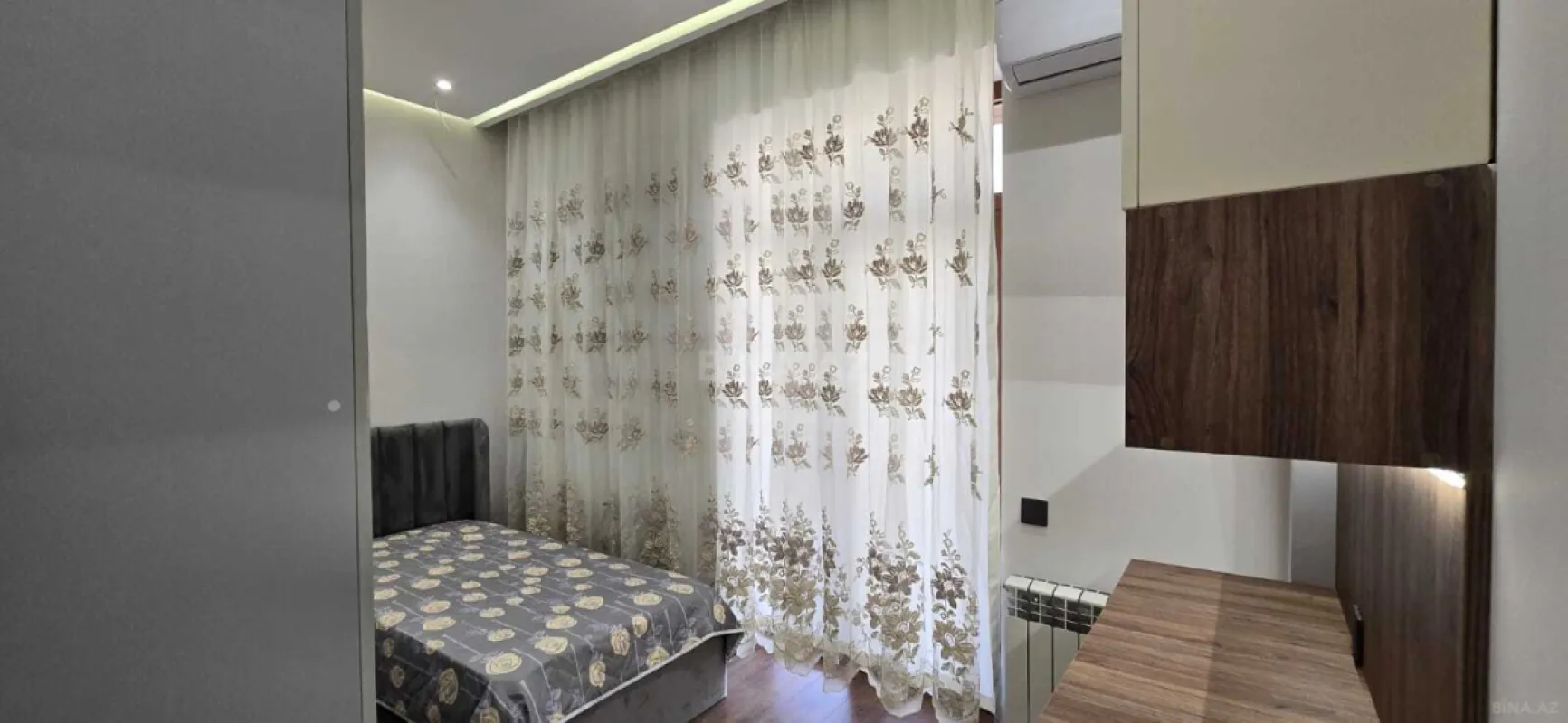 Satılır 4 otaqlı mənzil 155 m²