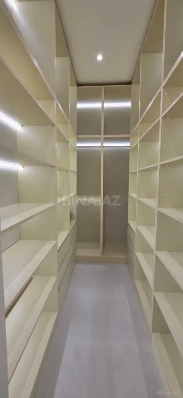 Satılır 4 otaqlı mənzil 155 m²