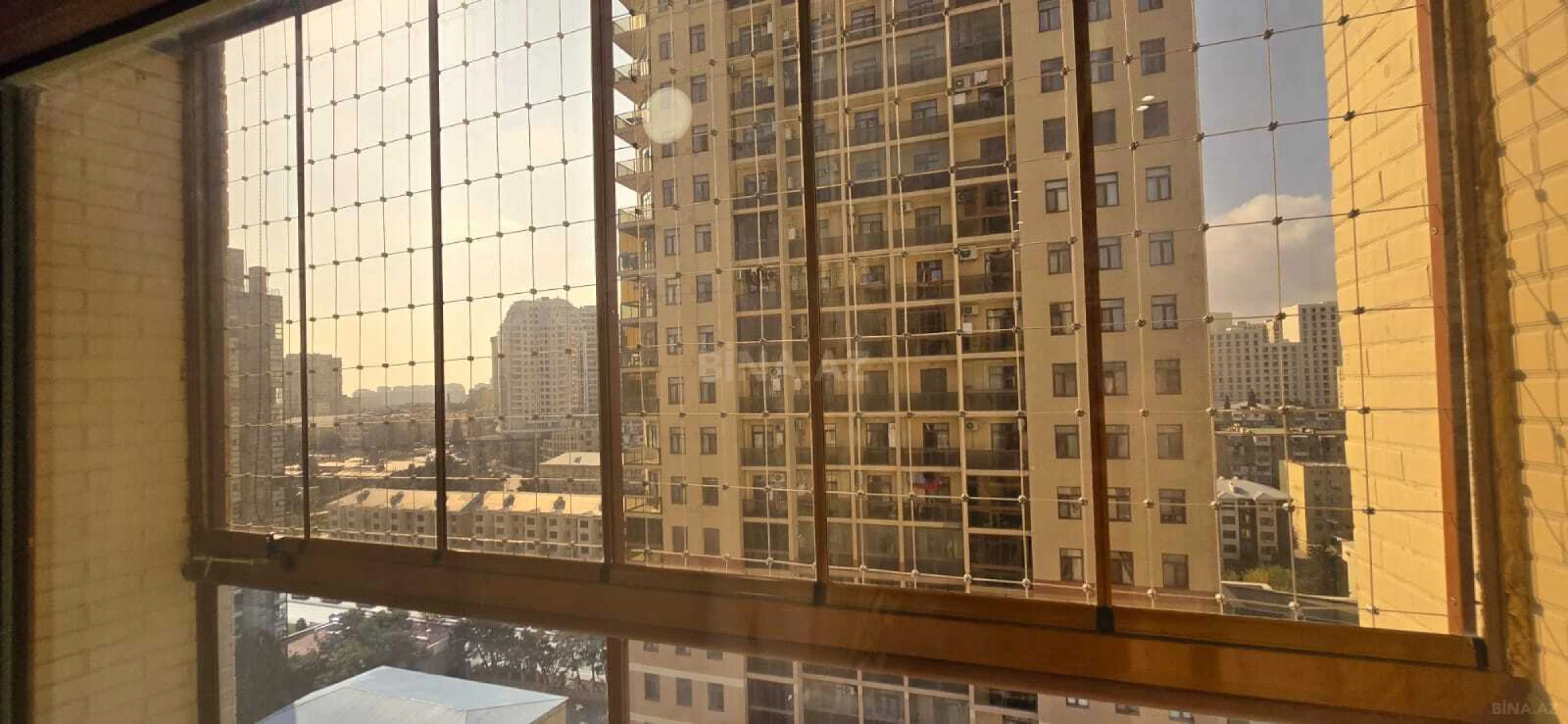 Satılır 4 otaqlı mənzil 155 m²