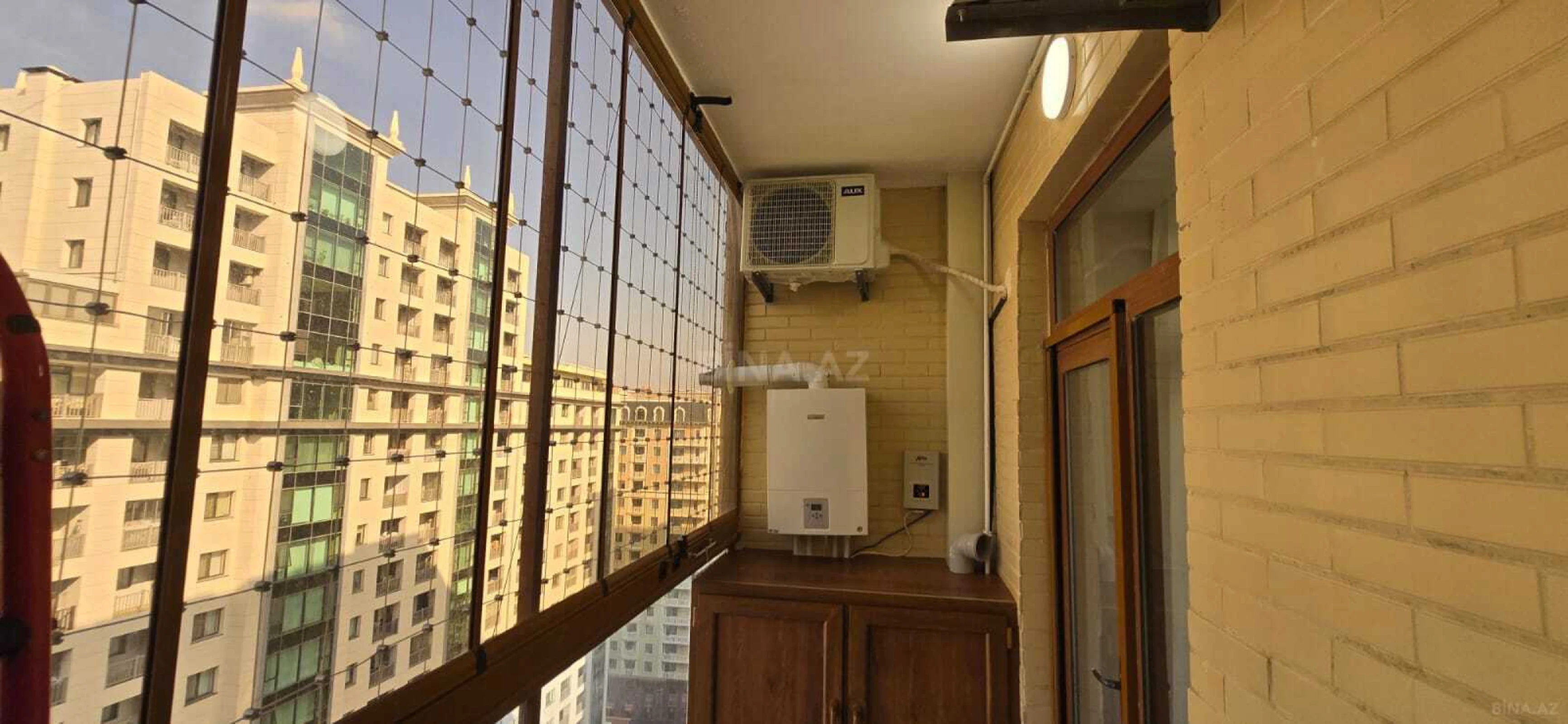 Satılır 4 otaqlı mənzil 155 m²