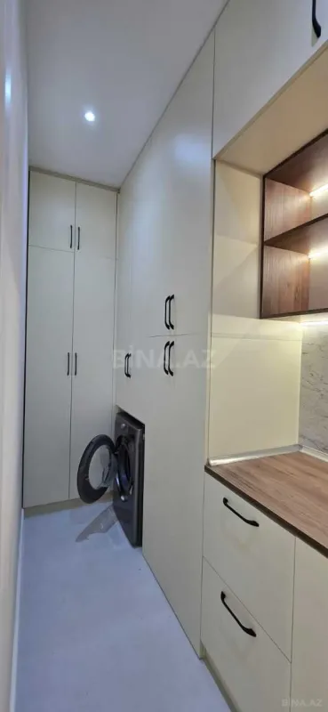 Satılır 4 otaqlı mənzil 155 m²