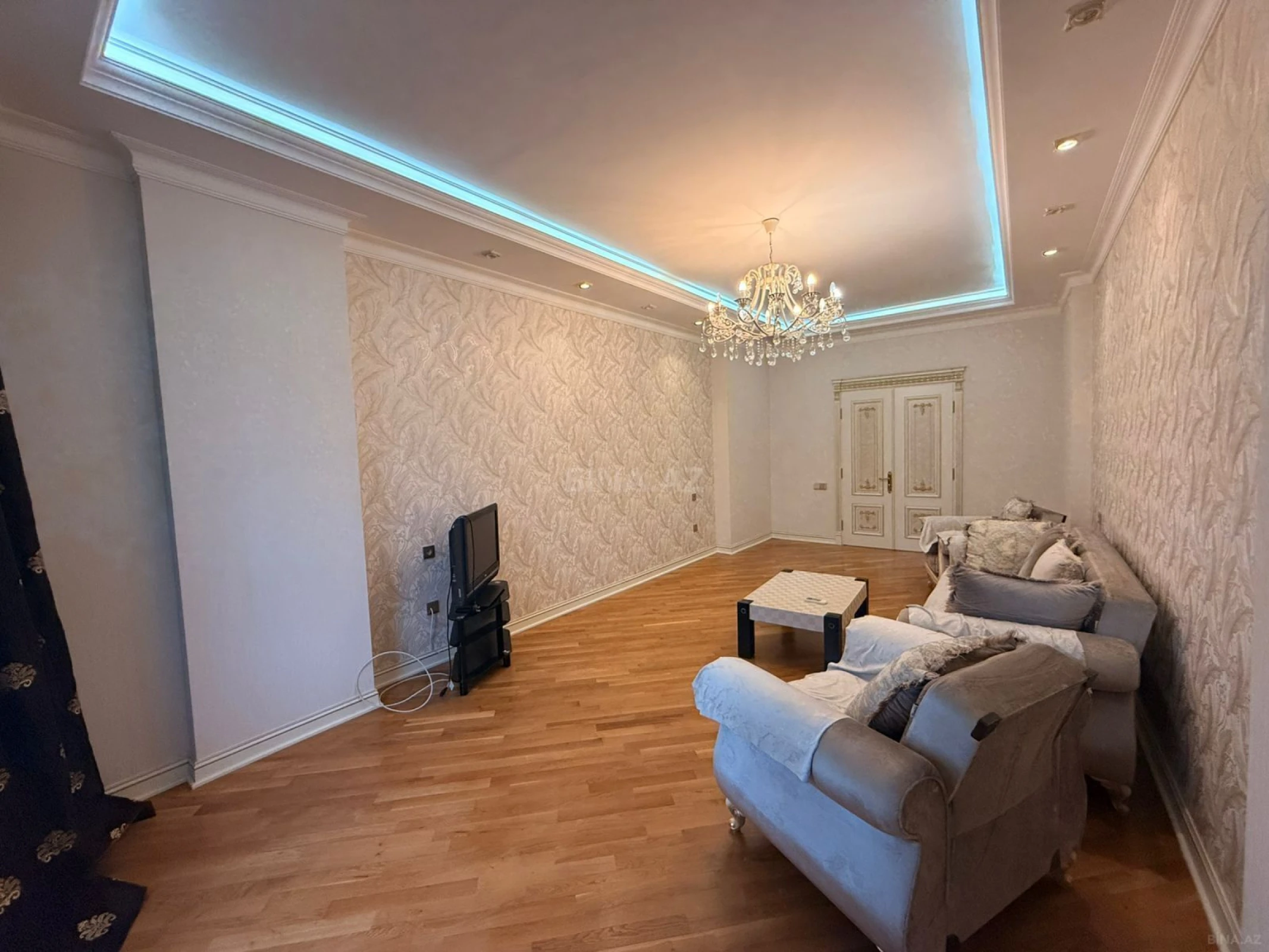 Kirayə verilir 3 otaqlı mənzil 135 m²